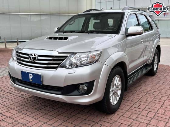 TOYOTA HILUX SW4 3.0 SRV 4X4 7 LUGARES 16V TURBO INTERCOOLER DIESEL 4P AUTOMÁTICO TOYOTA HILUX SW4 3.0 SRV 4X4 7 LUGARES 16V TURBO INTERCOOLER DIESEL 4P AUTOMÁTICO